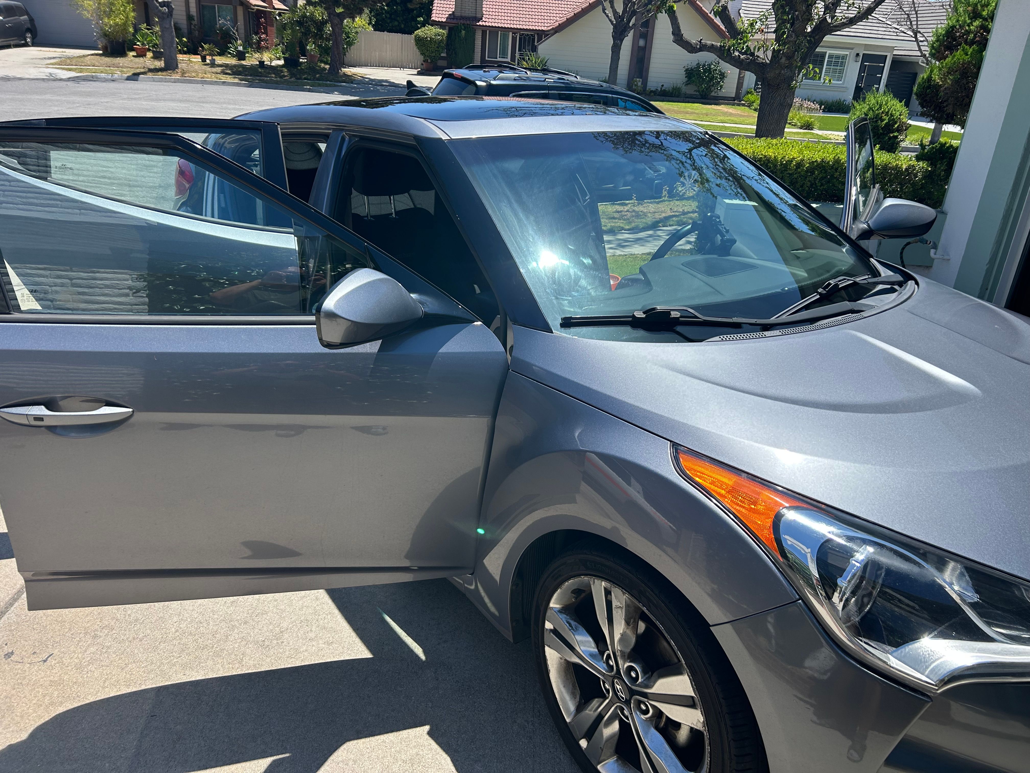 Used 2017 Hyundai Veloster Value Edition FWD image 2