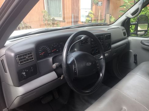 Used 2002 Ford F350 2WD Regular Cab Super Duty image 1