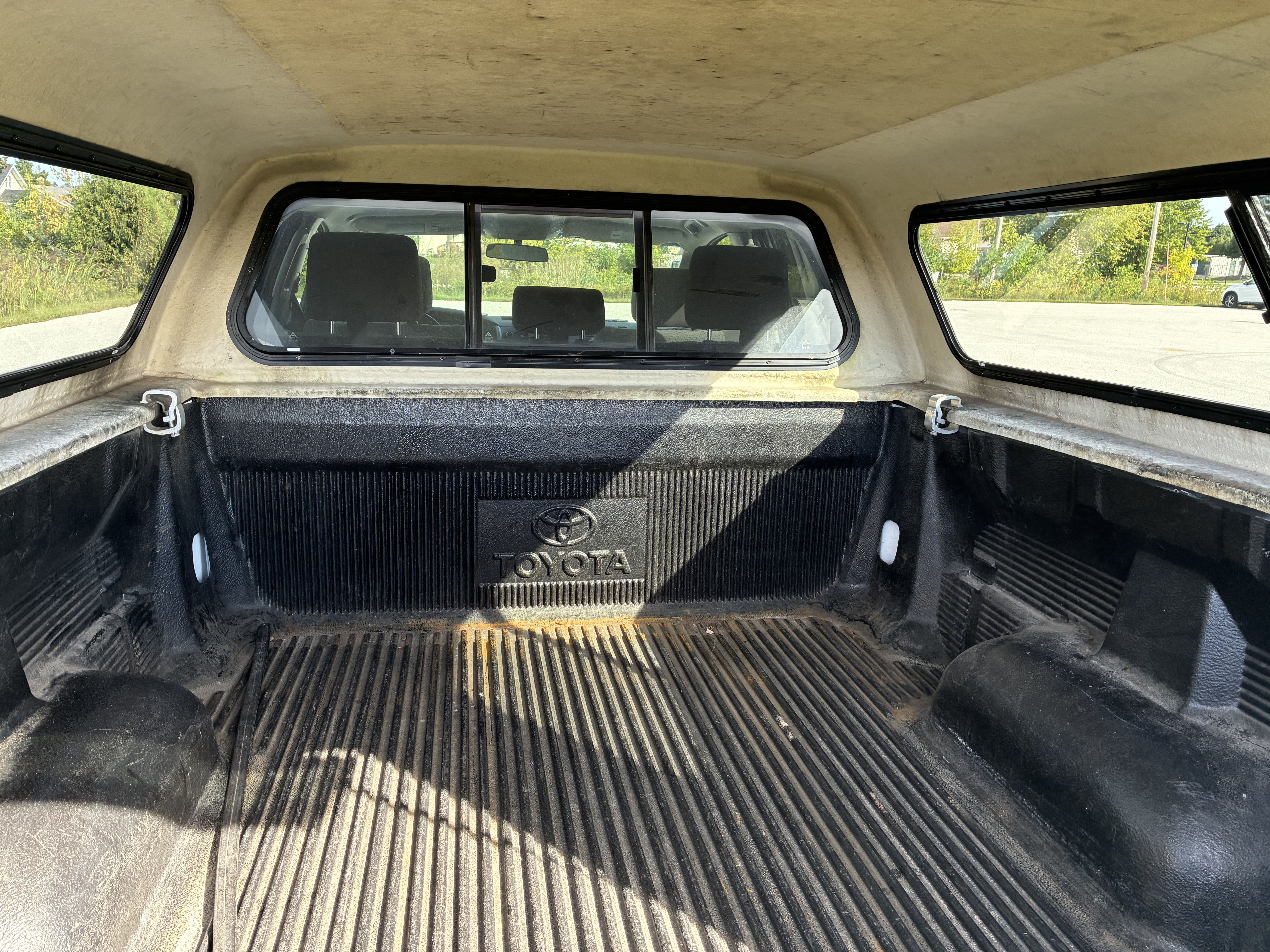 Used 2010 Toyota Tundra 4x4 Double Cab w/ TRD Off-Road Pkg image 8