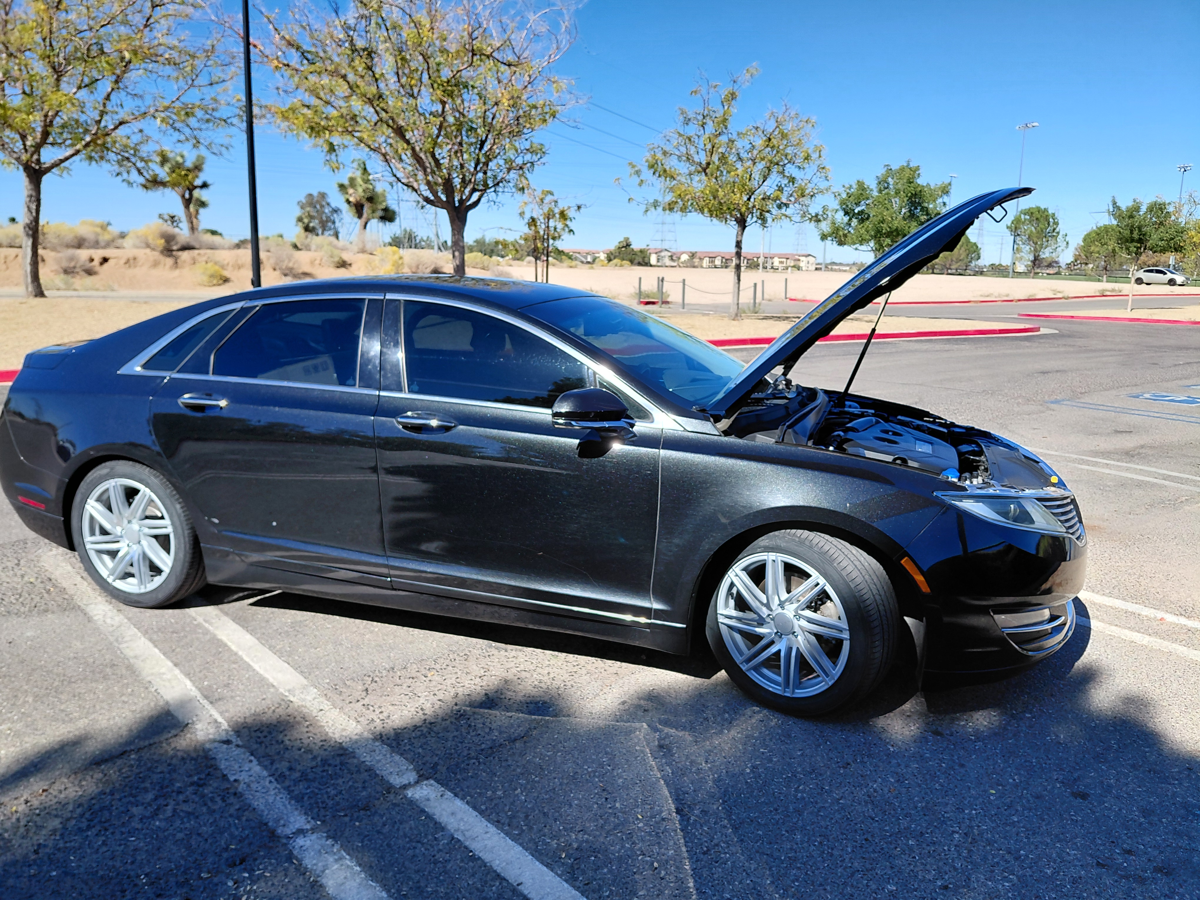 Used 2013 Lincoln MKZ FWD image 13