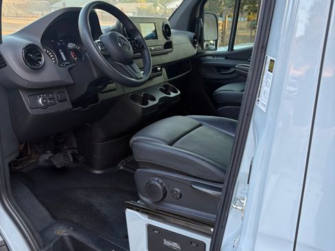 Used 2023 Mercedes-Benz Sprinter 2500 image 16