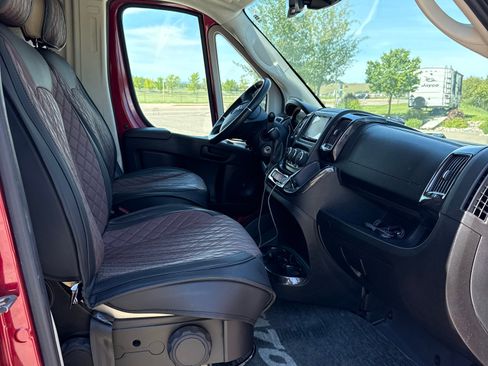Used 2021 RAM ProMaster 3500 w/ Premium Appearance Group FWD image 9