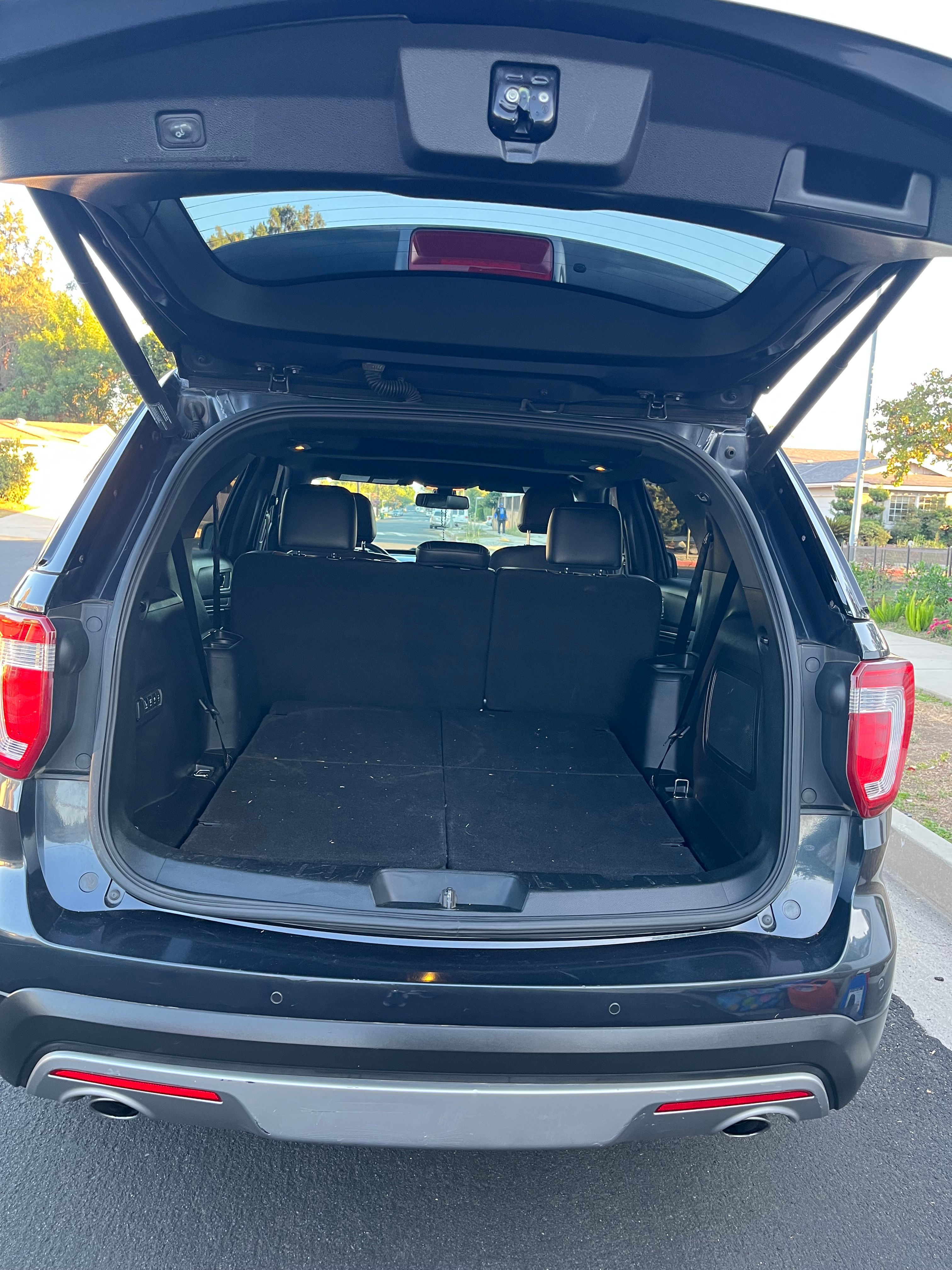 Used 2017 Ford Explorer Limited w/ Equipment Group 301A FWD image 13