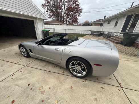 Used 1998 Chevrolet Corvette Convertible w/ Memory Pkg image 4