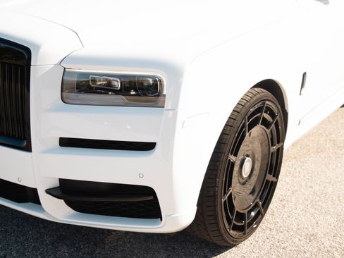 Used 2022 Rolls-Royce Cullinan w/ Technology Package image 11