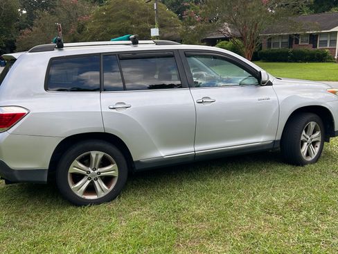 Used 2013 Toyota Highlander Limited image 4