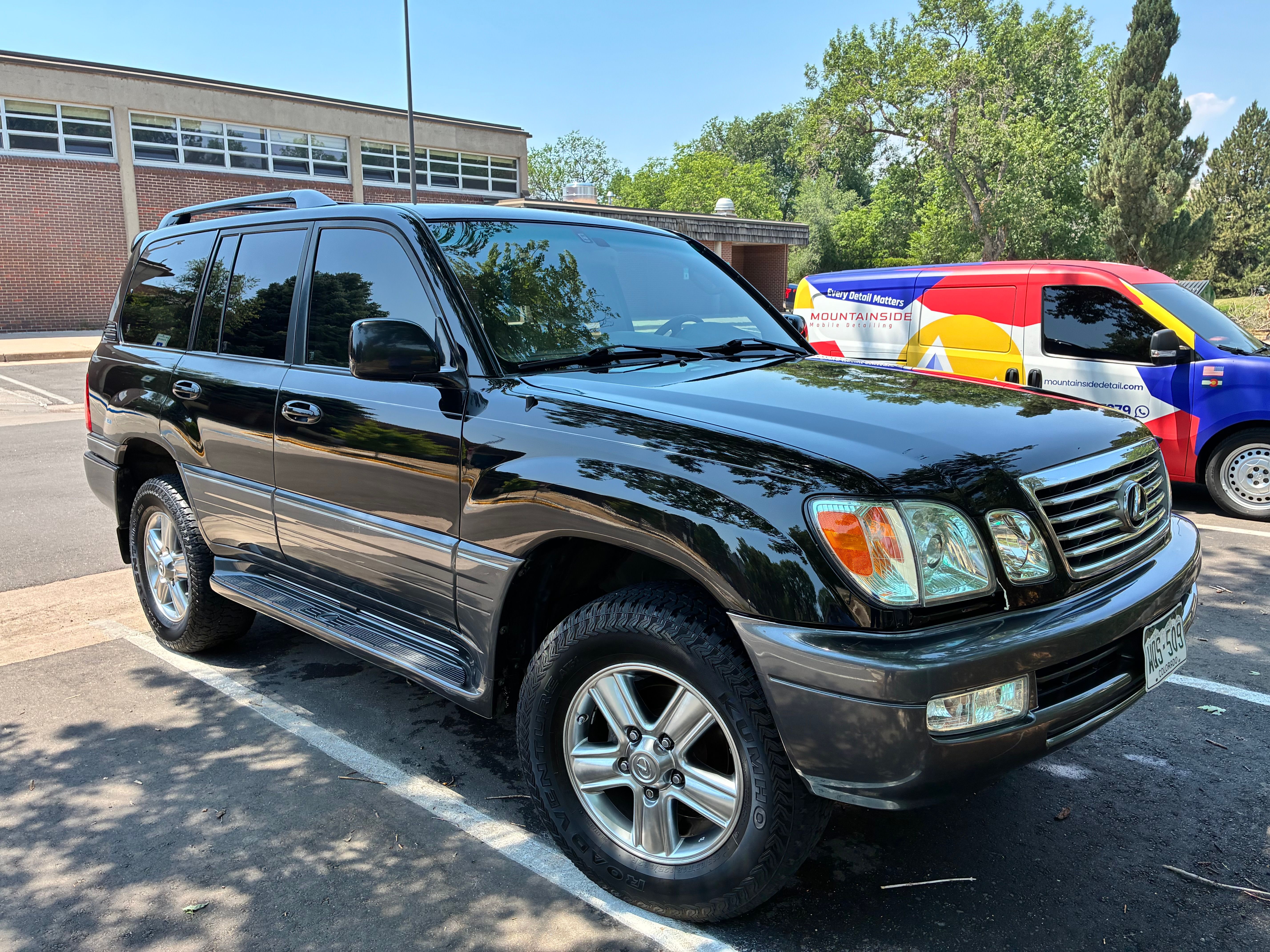 Used 2007 Lexus LX 470 4WD w/ Preferred Accessory Pkg image 4