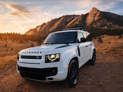 Used 2022 Land Rover Defender 110 S image 1