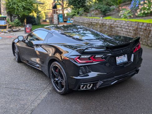 Used 2021 Chevrolet Corvette Stingray Premium Cpe w/ Z51 Performance Package image 8