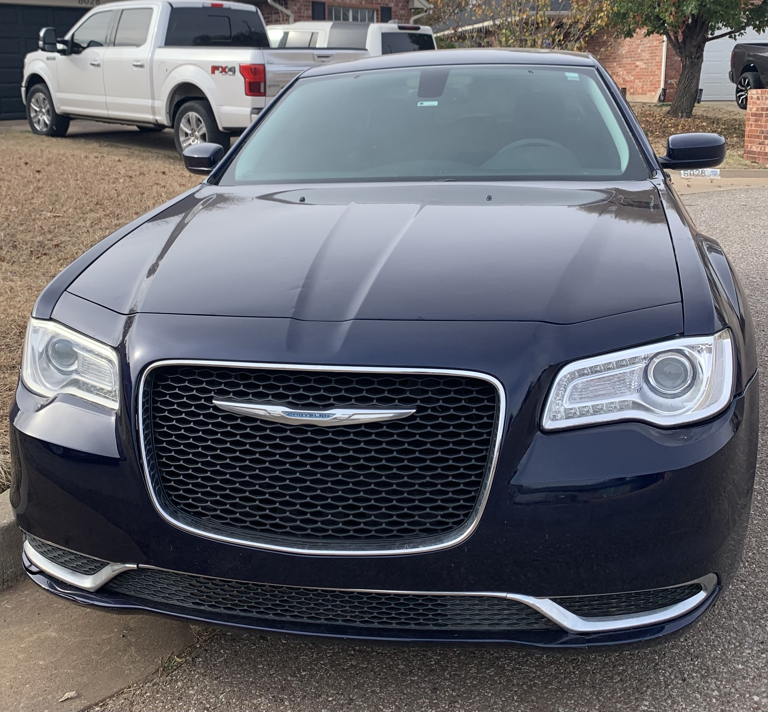 Used 2016 Chrysler 300 Limited RWD image 2