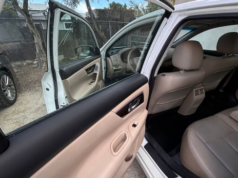 Used 2015 Nissan Altima 2.5 SL w/ Technology Package FWD image 14