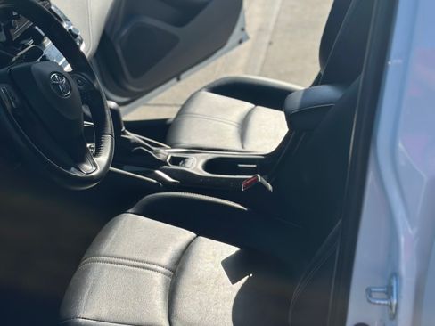 Used 2022 Toyota Corolla LE image 12