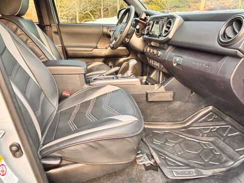 Used 2019 Toyota Tacoma TRD Sport image 26