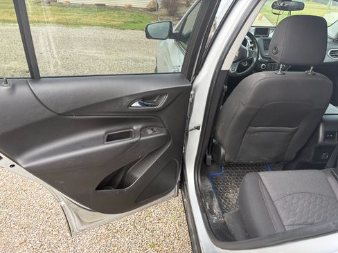 Used 2019 Chevrolet Equinox LT w/ Driver Convenience Package image 15