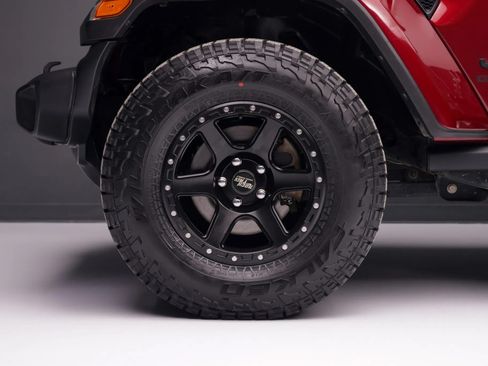 Used 2021 Jeep Gladiator Sport image 11