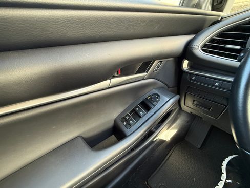 Used 2022 MAZDA MAZDA3 s image 12