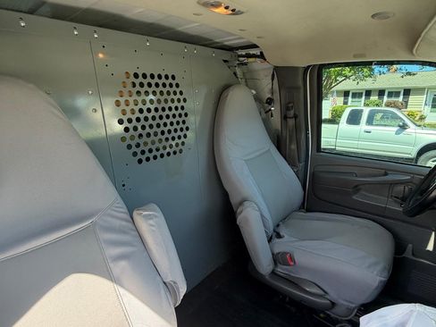 Used 2014 Chevrolet Express 1500 RWD image 16