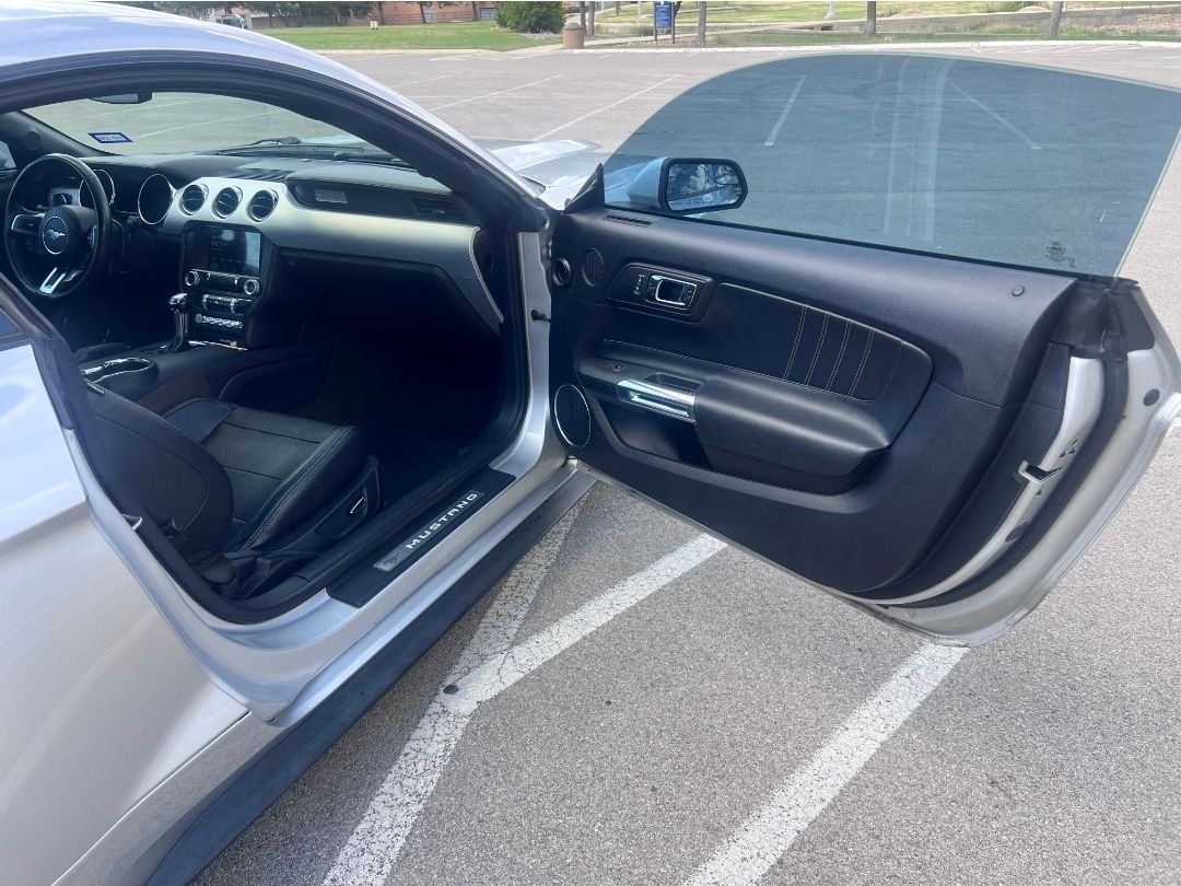Used 2016 Ford Mustang Premium RWD image 5