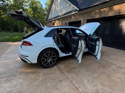 Used 2021 Audi Q8 Premium Plus AWD/4WD image 2