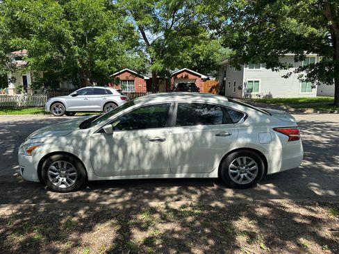 Used 2013 Nissan Altima 2.5 S FWD image 5