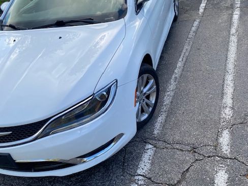 Used 2016 Chrysler 200 Limited w/ Convenience Group image 2