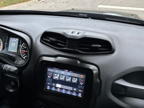 Used 2018 Jeep Renegade Altitude image 4