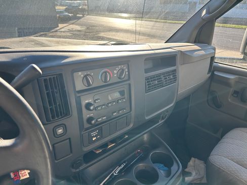 Used 2006 Chevrolet Express 3500 image 9