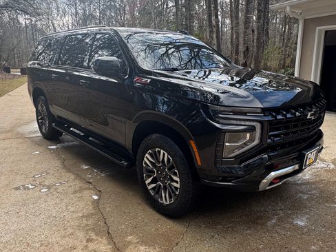 Used 2025 Chevrolet Suburban Z71 w/ Comfort Package image 4