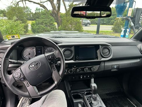 Used 2019 Toyota Tacoma TRD Sport AWD/4WD image 12