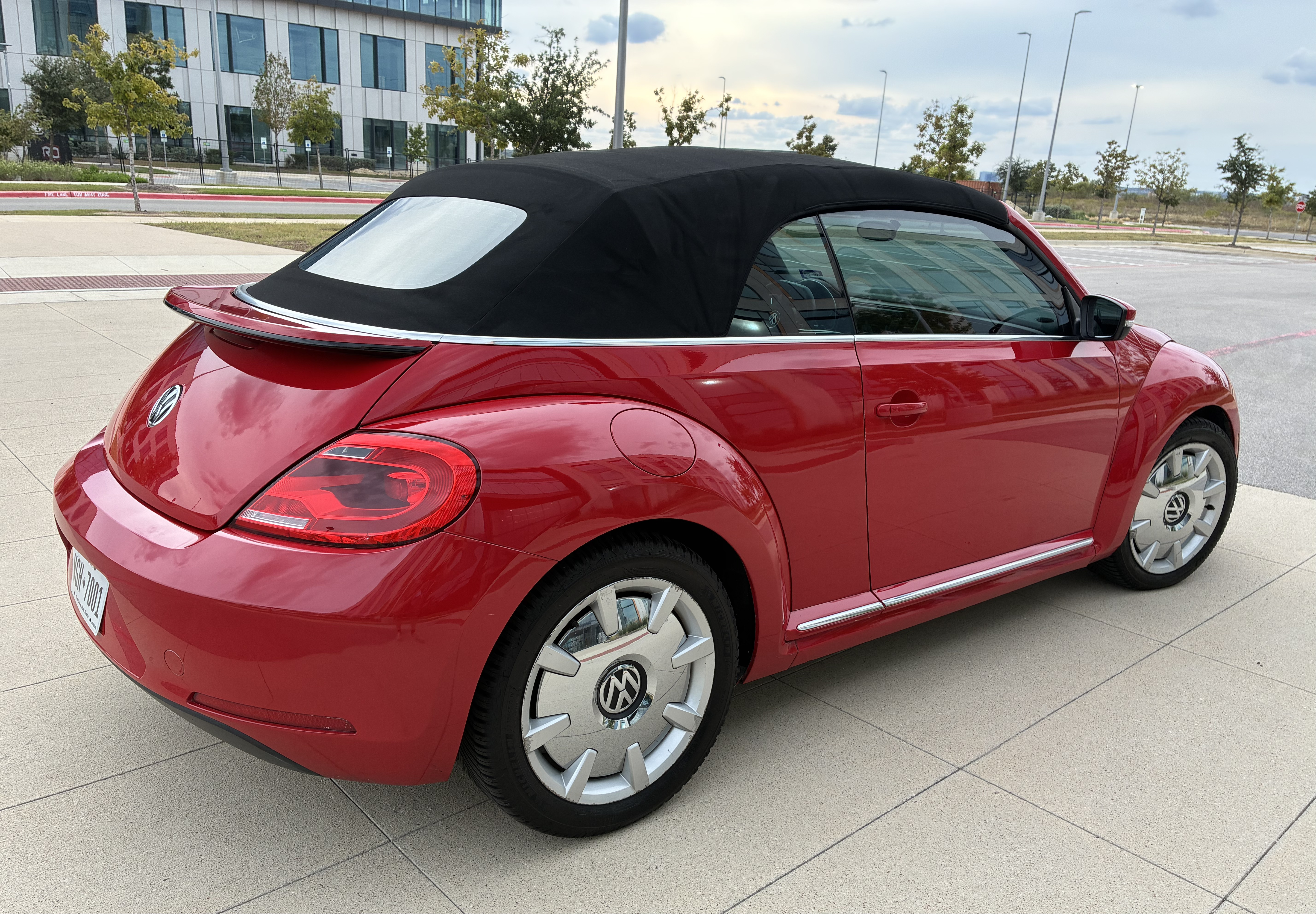 Used 2015 Volkswagen Beetle 1.8T FWD image 4