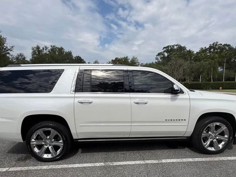 Used 2019 Chevrolet Suburban Premier RWD image 2