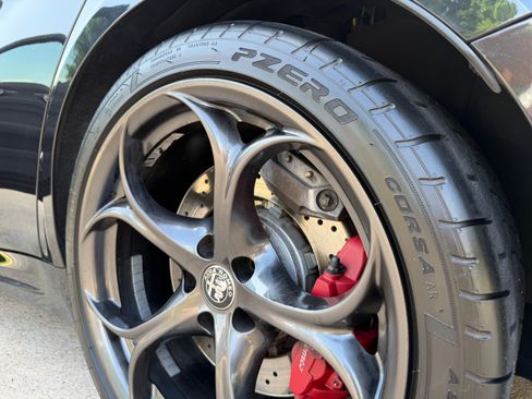 Used 2017 Alfa Romeo Giulia Quadrifoglio RWD image 30