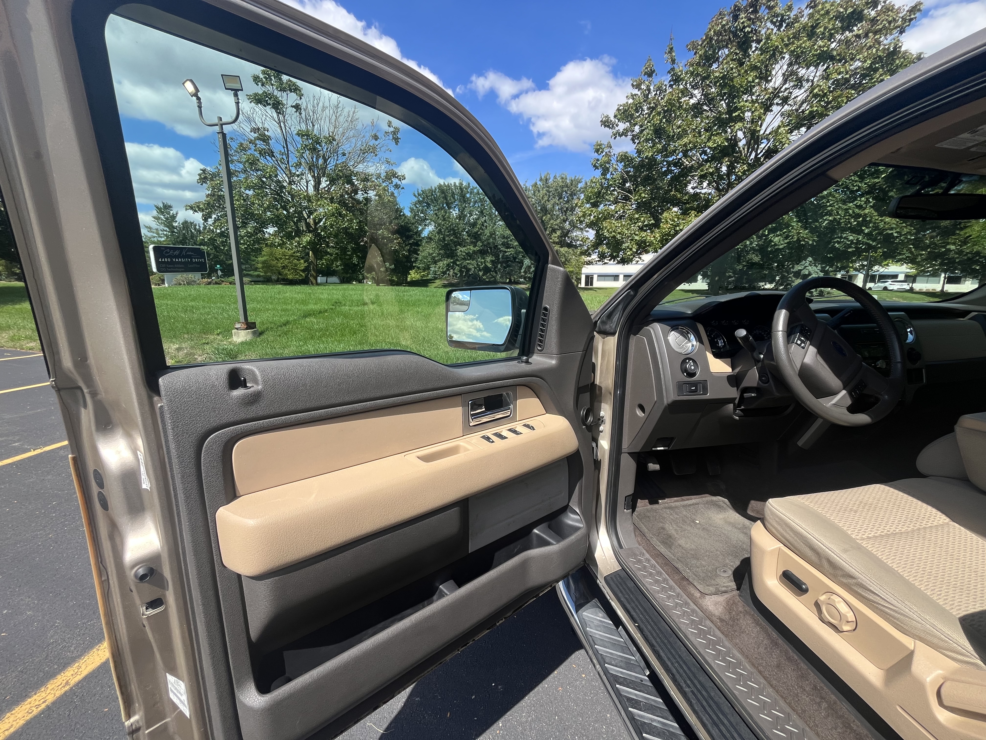 Used 2011 Ford F150 XLT w/ XLT Chrome Pkg AWD/4WD image 20