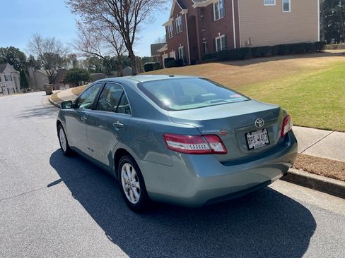 Used 2011 Toyota Camry LE w/ LE Extra-Value Pkg image 2