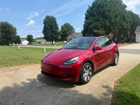 Used 2021 Tesla Model Y Long Range AWD/4WD image 18