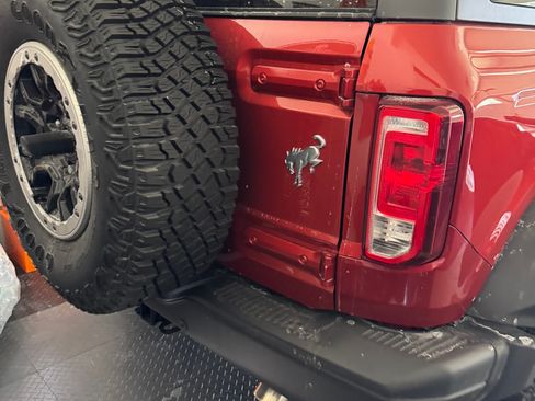 Used 2022 Ford Bronco Black Diamond w/ Sasquatch Package image 6