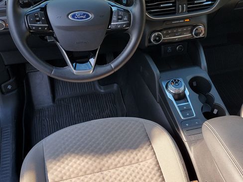 Used 2021 Ford Escape SE w/ Cold Weather Package image 8