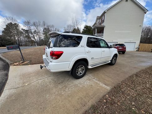 Used 2005 Toyota Sequoia SR5 image 5