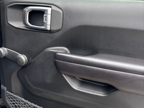 Used 2018 Jeep Wrangler Unlimited Sport image 24