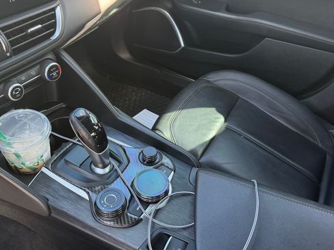 Used 2018 Alfa Romeo Giulia image 14