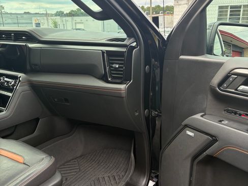 Used 2023 GMC Sierra 1500 AT4 w/ AT4 Preferred Package AWD/4WD image 12
