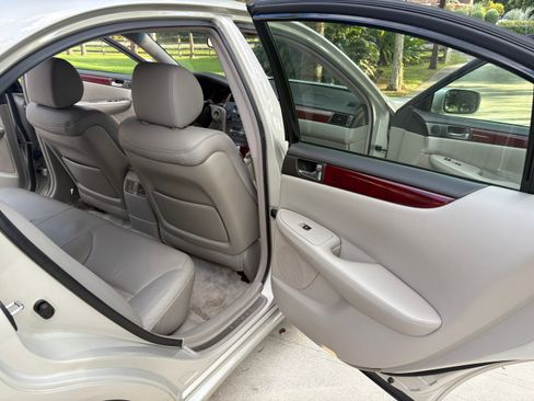 Used 2004 Lexus ES 330 image 10