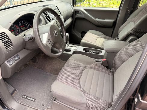 Used 2014 Nissan Frontier SV w/ SV Value Truck Package AWD/4WD image 14