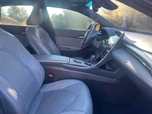 Used 2019 Toyota Avalon Limited image 5