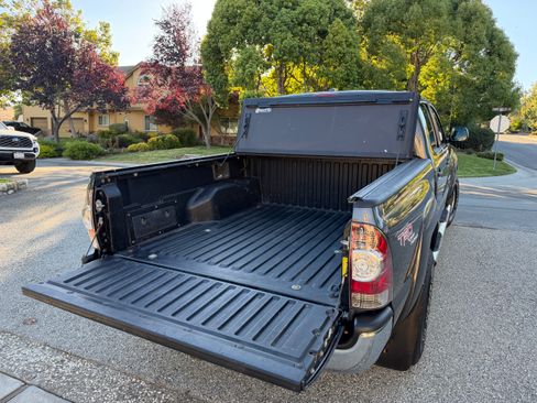 Used 2010 Toyota Tacoma PreRunner w/ TRD Off-Road Pkg w/JBL Audio RWD image 17