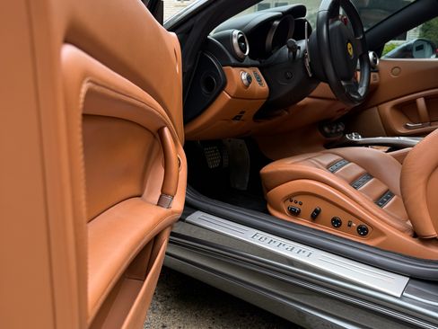 Used 2013 Ferrari California RWD image 1