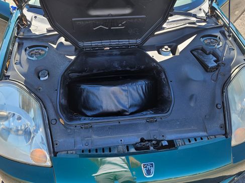 Used 2003 Toyota MR2 image 2