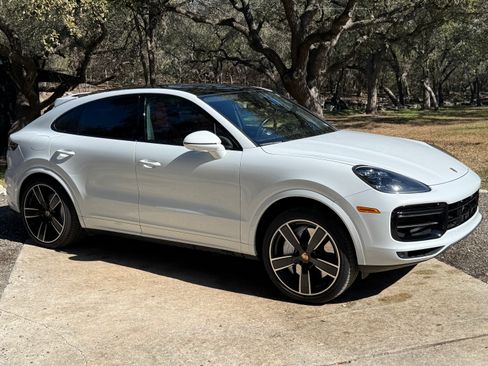 Used 2020 Porsche Cayenne Turbo image 11
