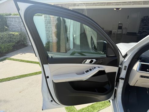 Used 2026 BMW X7 xDrive40i w/ Executive Package image 19