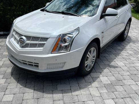 Used 2012 Cadillac SRX Luxury FWD image 1